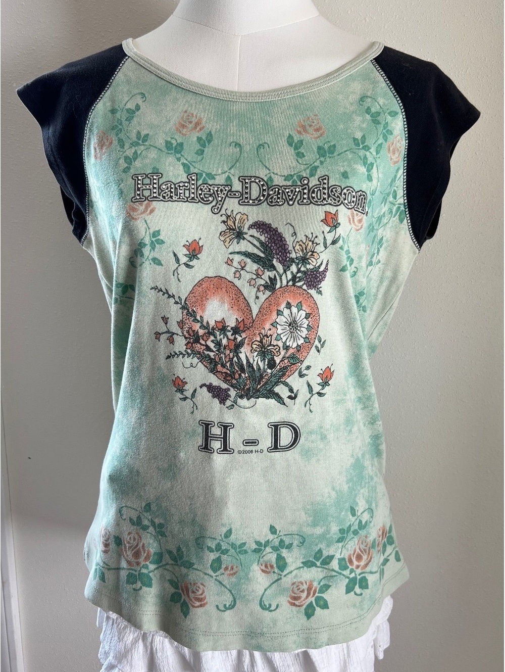 Vintage 2006 Harley Davidson Floral Heart Raglan Tee